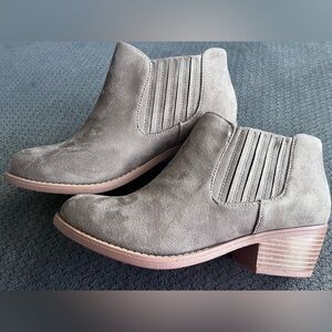 NIB! Echo Bay Women's Marty Charcoal Ankle Boots, Size 8.5
